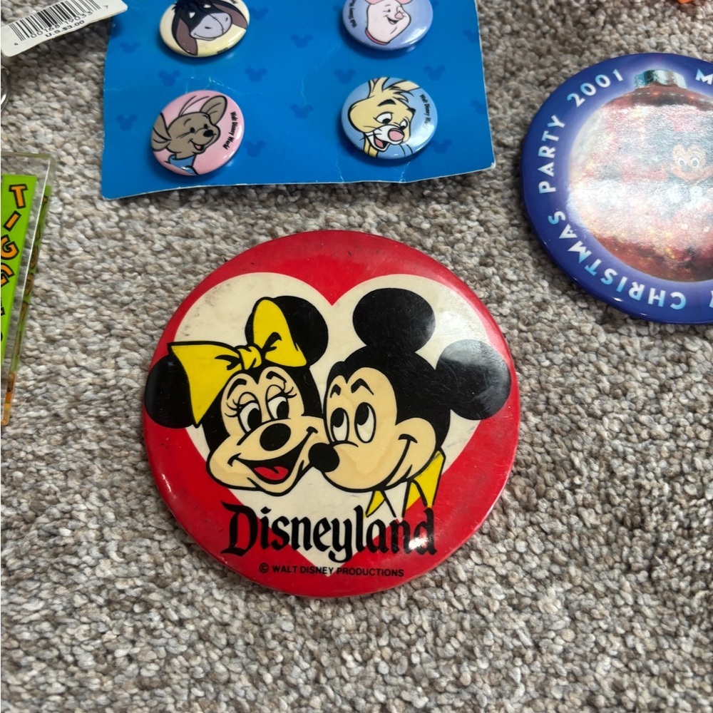 Vintage Disneyland/Walt Disney World Lot Character Buttons Pins Keychains - Picture 9 of 11
